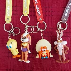 4 PCS - Looney Tunes keychains